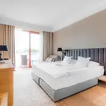 Tiffi Boutique Hotel 4*