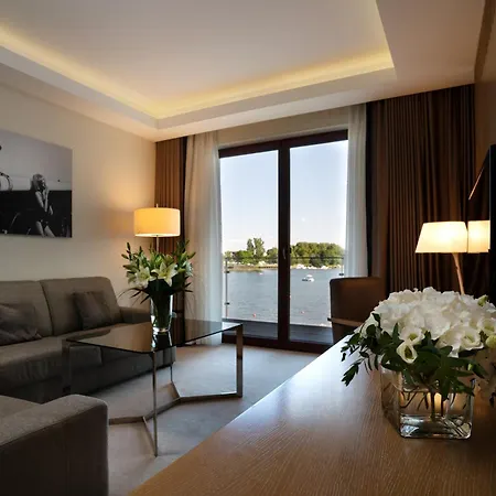 Tiffi Boutique 4*