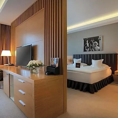 Tiffi Boutique 4*