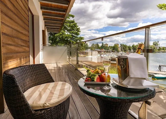 מלון Tiffi Boutique 4*